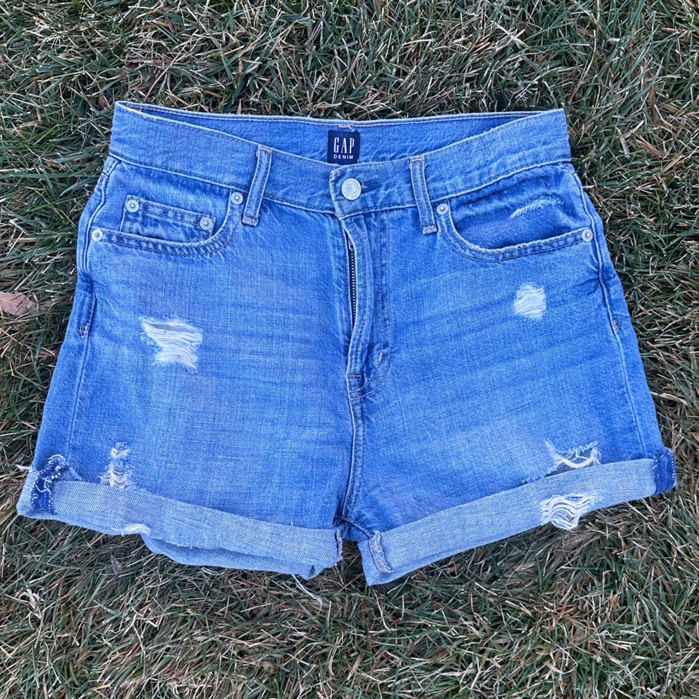 GAP Cuffed Medium Rise Wash Distressed Relaxed Fit 5” inseam Denim Jean Shorts